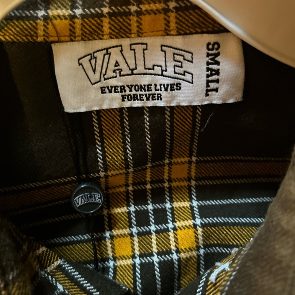 Button down - Picture 2 of 4